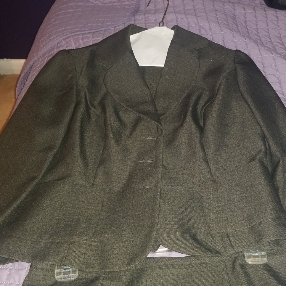 Brand New Olive Green Suit Size 8